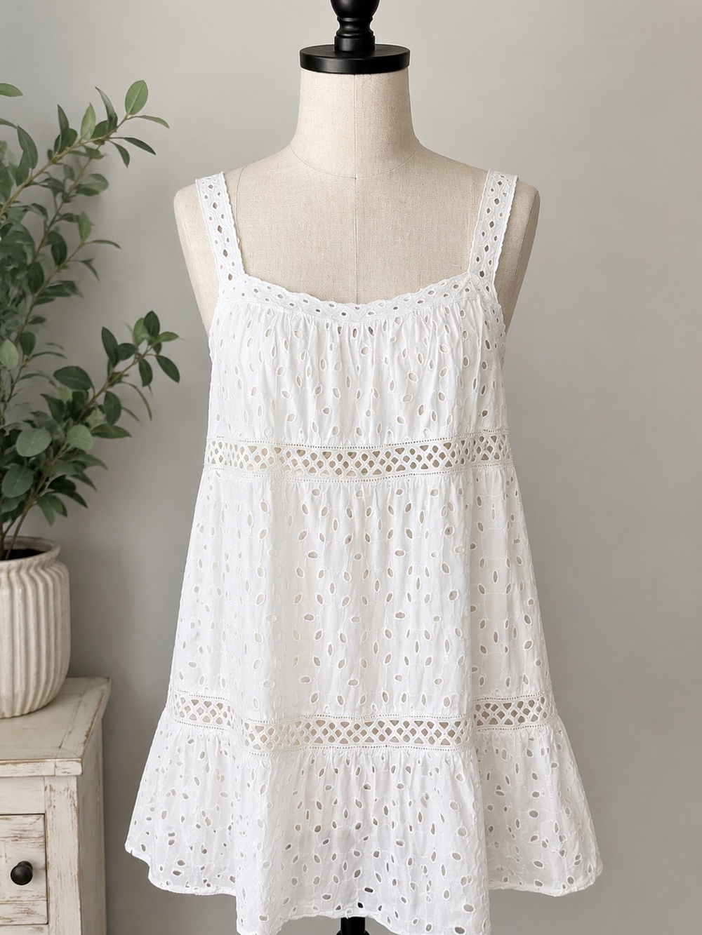 American Eagle Outfitters White Eyelet Lace Sleeveless Babydoll Tank Top Size S